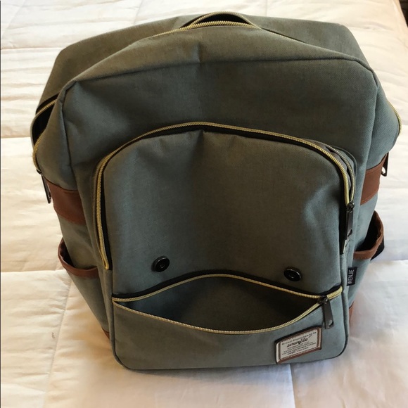 Backpack - Picture 5 of 6